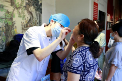 <b>现场不雅众也积极回覆倪传授的</b>